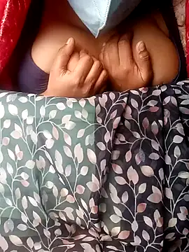 Snapshot of Lattika-Bhabhi chatting on January 5, 8:54 am Lattika-Bhabhi online show from January 5, 8:54 am