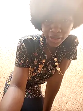 Snapshot of Petite_li chatting on January 6, 6:50 am Petite li online show from January 6, 6:50 am