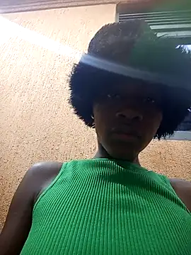 Snapshot of Petite_li chatting on December 20, 4:26 am Petite li online show from December 20, 4:26 am