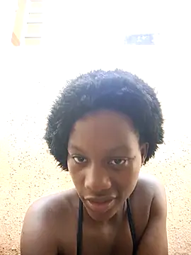 Snapshot of Petite_li chatting on February 18, 6:22 am Petite li online show from February 18, 6:22 am