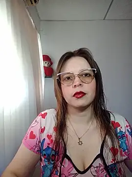 lorenitabella online show from June 1, 7:35 pm