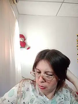 lorenitabella online show from May 18, 8:13 pm