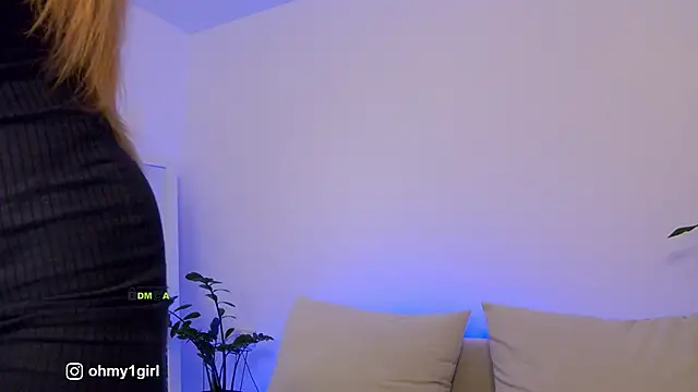 Snapshot of Fallinlove1 chatting on November 28, 3:01 pm Fallinlove1 online show from November 28, 3:01 pm