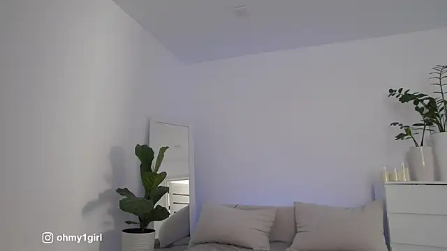 Snapshot of Fallinlove1 chatting on October 26, 12:05 pm Fallinlove1 online show from October 26, 12:05 pm