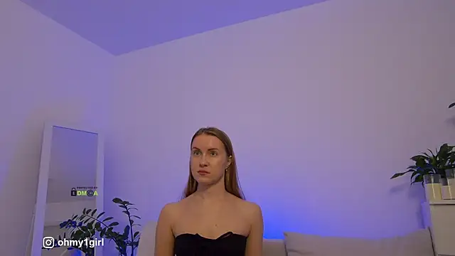 Snapshot of Fallinlove1 chatting on November 21, 12:37 pm Fallinlove1 online show from November 21, 12:37 pm