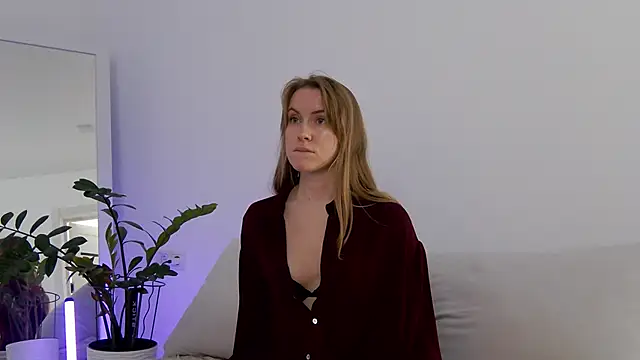 Fallinlove1 online show from March 14, 12:44 pm