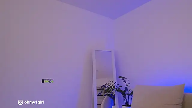 Snapshot of Fallinlove1 chatting on November 22, 9:46 pm Fallinlove1 online show from November 22, 9:46 pm