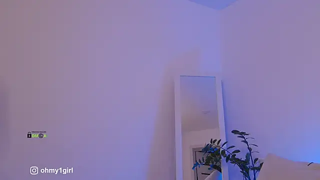 Snapshot of Fallinlove1 chatting on November 11, 2:45 pm Fallinlove1 online show from November 11, 2:45 pm