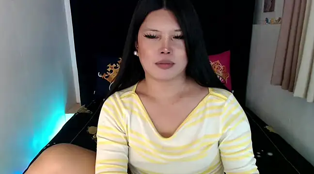 Snapshot of Angelic_Fuckerxxx chatting on March 4, 10:46 am Angelic Fuckerxxx online show from March 4, 10:46 am
