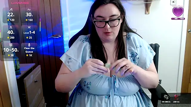 Snapshot of Rebecca_Summer chatting on May 4, 2:20 pm Rebecca Summer online show from May 4, 2:20 pm