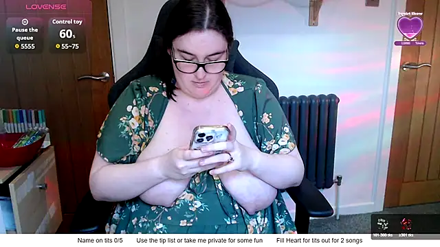 Snapshot of Rebecca_Summer chatting on March 4, 6:54 am Rebecca Summer online show from March 4, 6:54 am