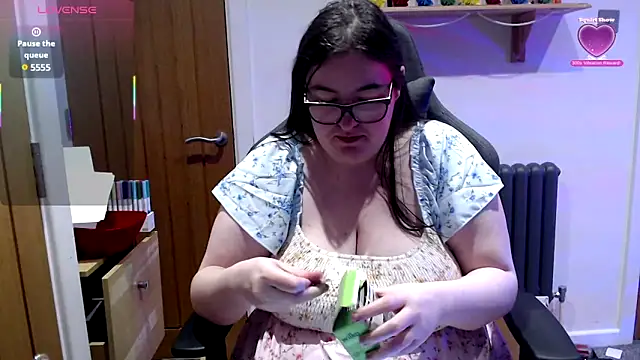 Rebecca Summer online show from April 8, 5:58 pm