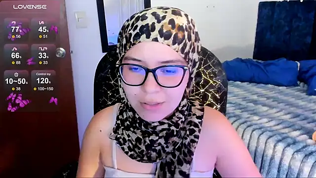 Snapshot of MatchedEyebrow chatting on June 15, 10:09 pm MatchedEyebrow online show from June 15, 10:09 pm