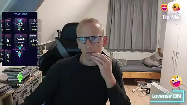 sexmenlion online show from October 4, 9:05 pm