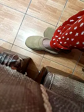 Snapshot of feet_toes chatting on March 18, 5:34 am feet toes online show from March 18, 5:34 am