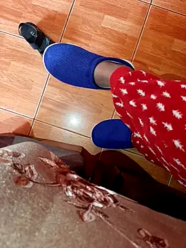 Snapshot of feet_toes chatting on December 15, 6:19 am feet toes online show from December 15, 6:19 am