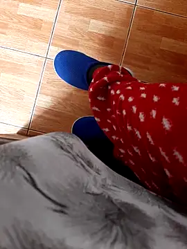 feet toes online show from April 14, 5:34 am