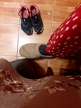 feet toes online show from March 23, 5:40 am