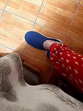 feet toes online show from April 29, 5:55 am