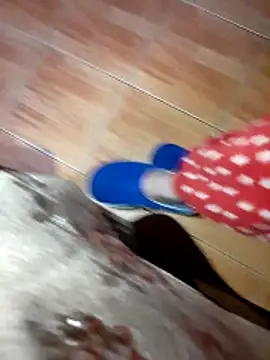 feet toes online show from February 9, 7:06 am