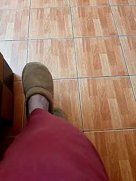 feet toes online show from May 30, 8:42 am