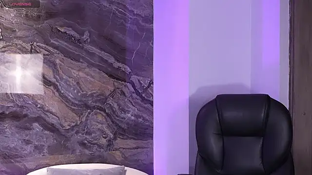 Snapshot of MadelineFox chatting on September 30, 9:48 am MadelineFox online show from September 30, 9:48 am