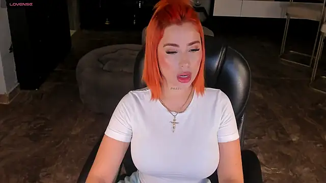 Snapshot of MadelineFox chatting on September 28, 12:45 pm MadelineFox online show from September 28, 12:45 pm