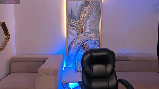 Snapshot of MadelineFox chatting on October 16, 10:01 am MadelineFox online show from October 16, 10:01 am