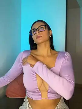 Snapshot of ameliayourfav1 chatting on February 1, 2:47 am ameliayourfav1 online show from February 1, 2:47 am