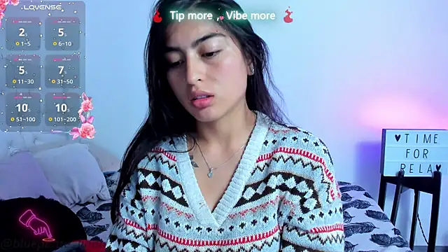 Snapshot of Blue_Petite chatting on December 3, 11:36 pm Blue Petite online show from December 3, 11:36 pm