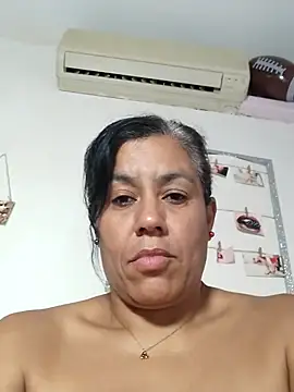 Snapshot of Molly_newman6 chatting on June 15, 12:01 am Molly newman6 online show from June 15, 12:01 am