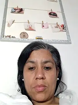 Snapshot of Molly_newman6 chatting on May 7, 12:04 am Molly newman6 online show from May 7, 12:04 am