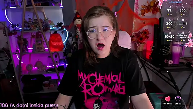 Snapshot of HunnyyLove chatting on October 12, 3:24 pm HunnyyLove online show from October 12, 3:24 pm