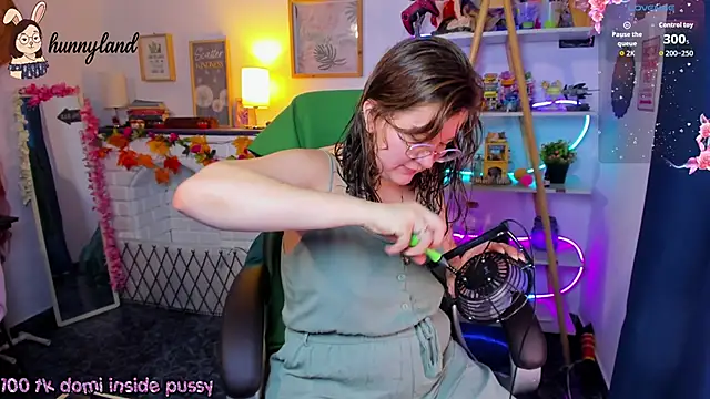 HunnyyLove online show from February 17, 2:58 pm