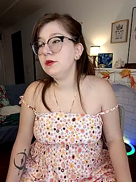 Snapshot of HunnyyLove chatting on January 23, 6:24 pm HunnyyLove online show from January 23, 6:24 pm