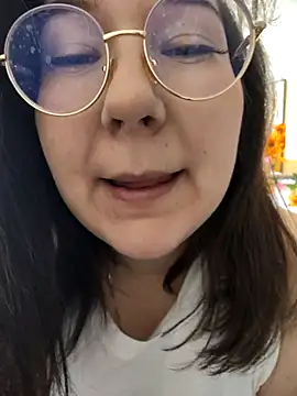 Snapshot of HunnyyLove chatting on September 15, 5:57 pm HunnyyLove online show from September 15, 5:57 pm