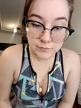 Snapshot of HunnyyLove chatting on February 24, 5:53 pm HunnyyLove online show from February 24, 5:53 pm