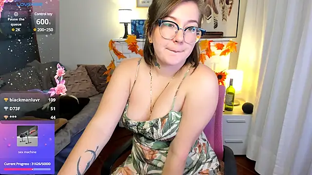 Snapshot of HunnyyLove chatting on March 4, 8:27 pm HunnyyLove online show from March 4, 8:27 pm