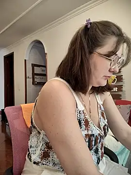 Snapshot of HunnyyLove chatting on September 30, 4:46 pm HunnyyLove online show from September 30, 4:46 pm