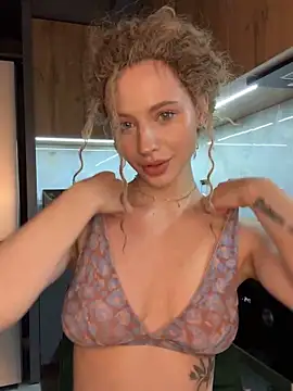 Camilla Railian online show from February 6, 8:34 pm