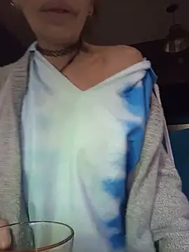 Snapshot of FrozenWaffle chatting on May 17, 4:07 pm FrozenWaffle online show from May 17, 4:07 pm