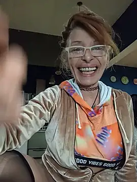 Snapshot of FrozenWaffle chatting on May 24, 2:39 pm FrozenWaffle online show from May 24, 2:39 pm