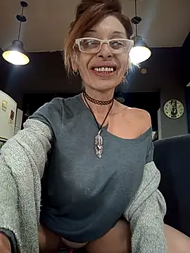 Snapshot of FrozenWaffle chatting on May 9, 3:15 pm FrozenWaffle online show from May 9, 3:15 pm