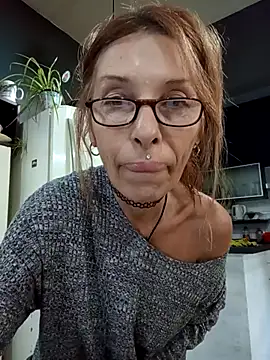 Snapshot of FrozenWaffle chatting on June 26, 5:41 pm FrozenWaffle online show from June 26, 5:41 pm