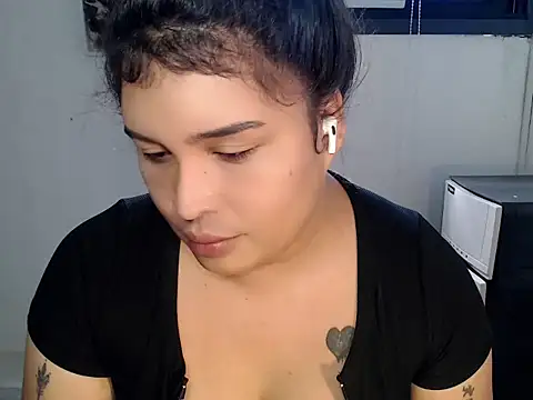 Snapshot of Hardcore_Tgirl chatting on June 4, 11:53 pm Hardcore Tgirl online show from June 4, 11:53 pm