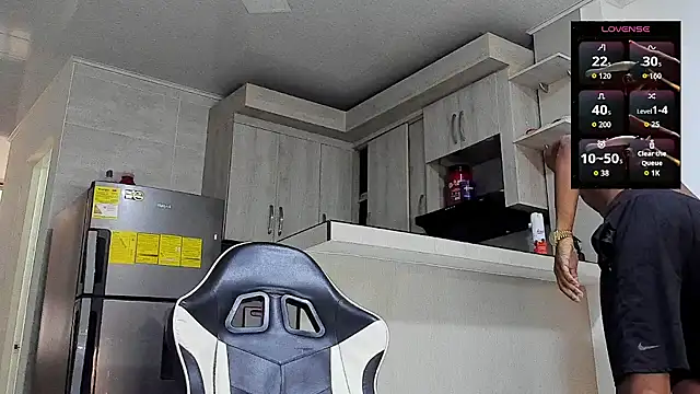 Snapshot of YeremiBrowm chatting on February 10, 4:17 pm YeremiBrowm online show from February 10, 4:17 pm