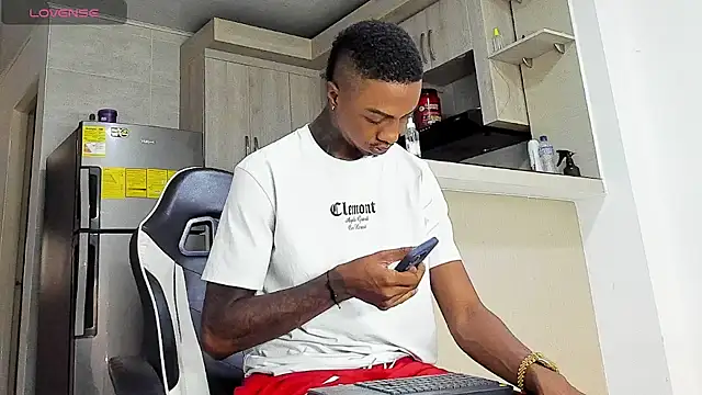 Snapshot of YeremiBrowm chatting on February 5, 4:14 pm YeremiBrowm online show from February 5, 4:14 pm