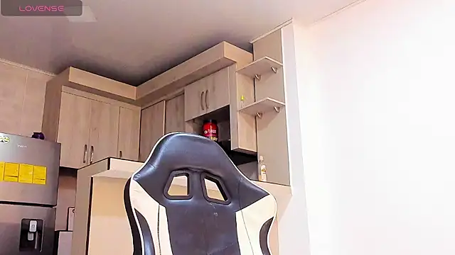 Snapshot of YeremiBrowm chatting on October 23, 8:07 pm YeremiBrowm online show from October 23, 8:07 pm