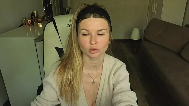 AngelMiaM online show from May 9, 10:51 am