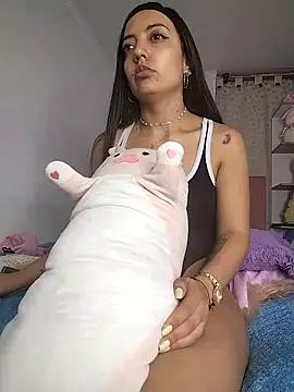 Snapshot of amycute_ chatting on February 6, 4:42 am amycute online show from February 6, 4:42 am
